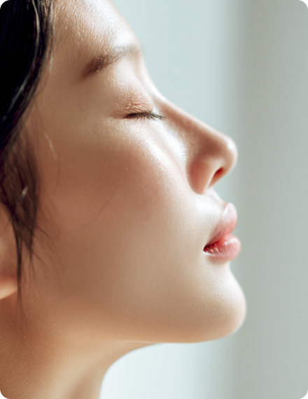 윤곽주사 모델 이미지 - 자연스럽고 매끄러운 얼굴라인